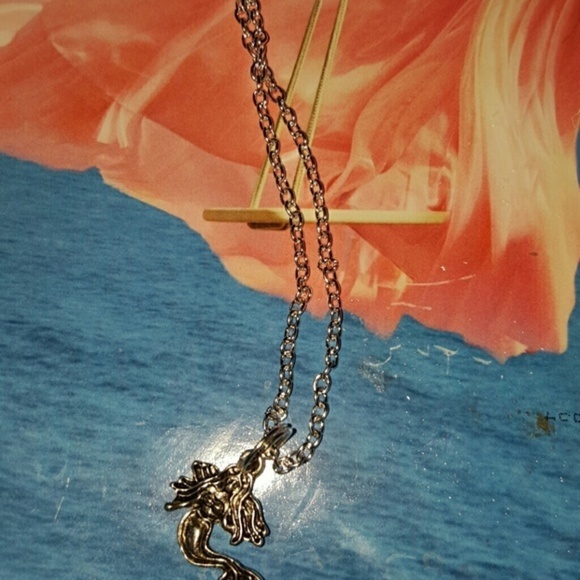 Find Your‎ Inner mermaid necklace - Picture 2 of 3